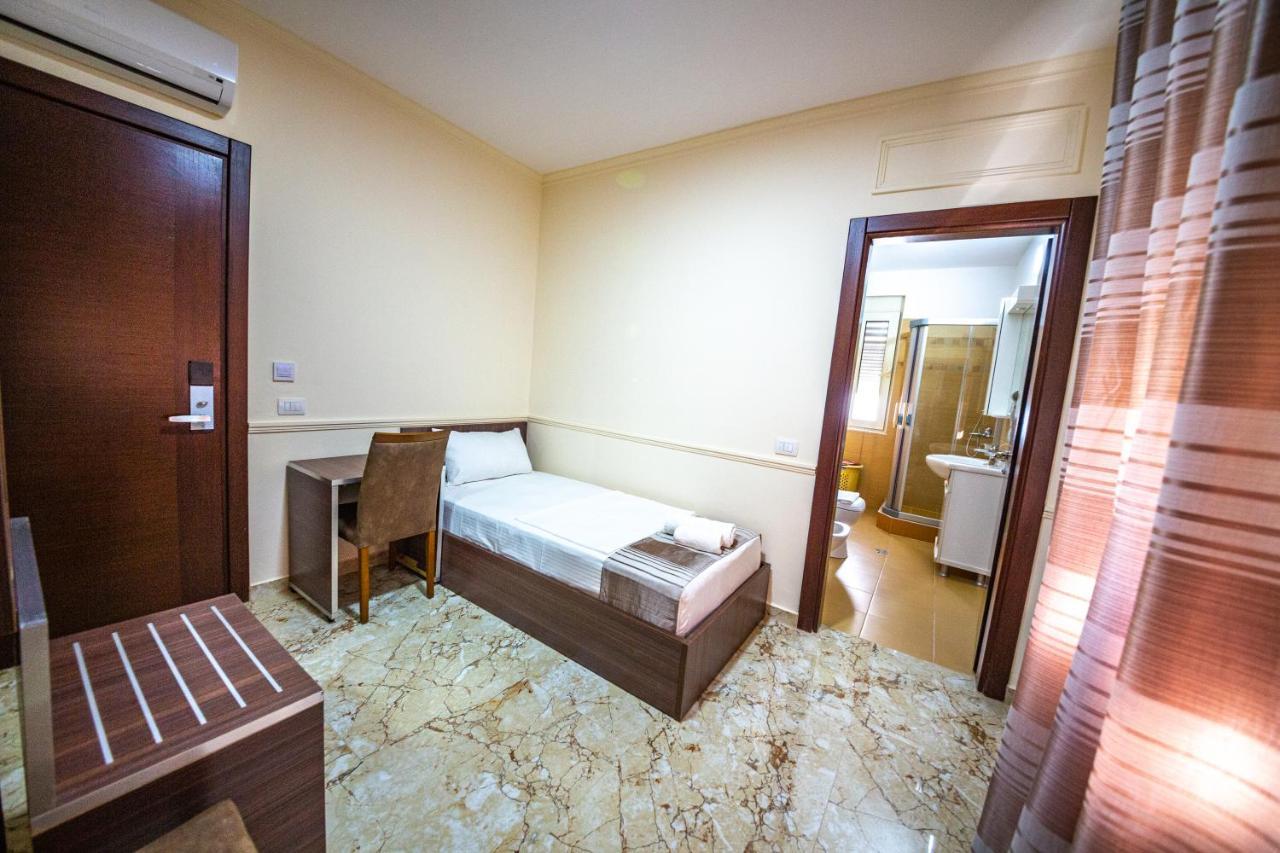 Royal Park Hotel Qerret Екстериор снимка