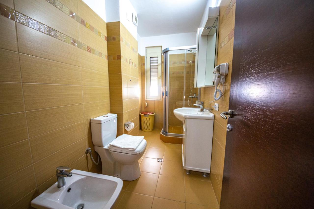 Royal Park Hotel Qerret Екстериор снимка