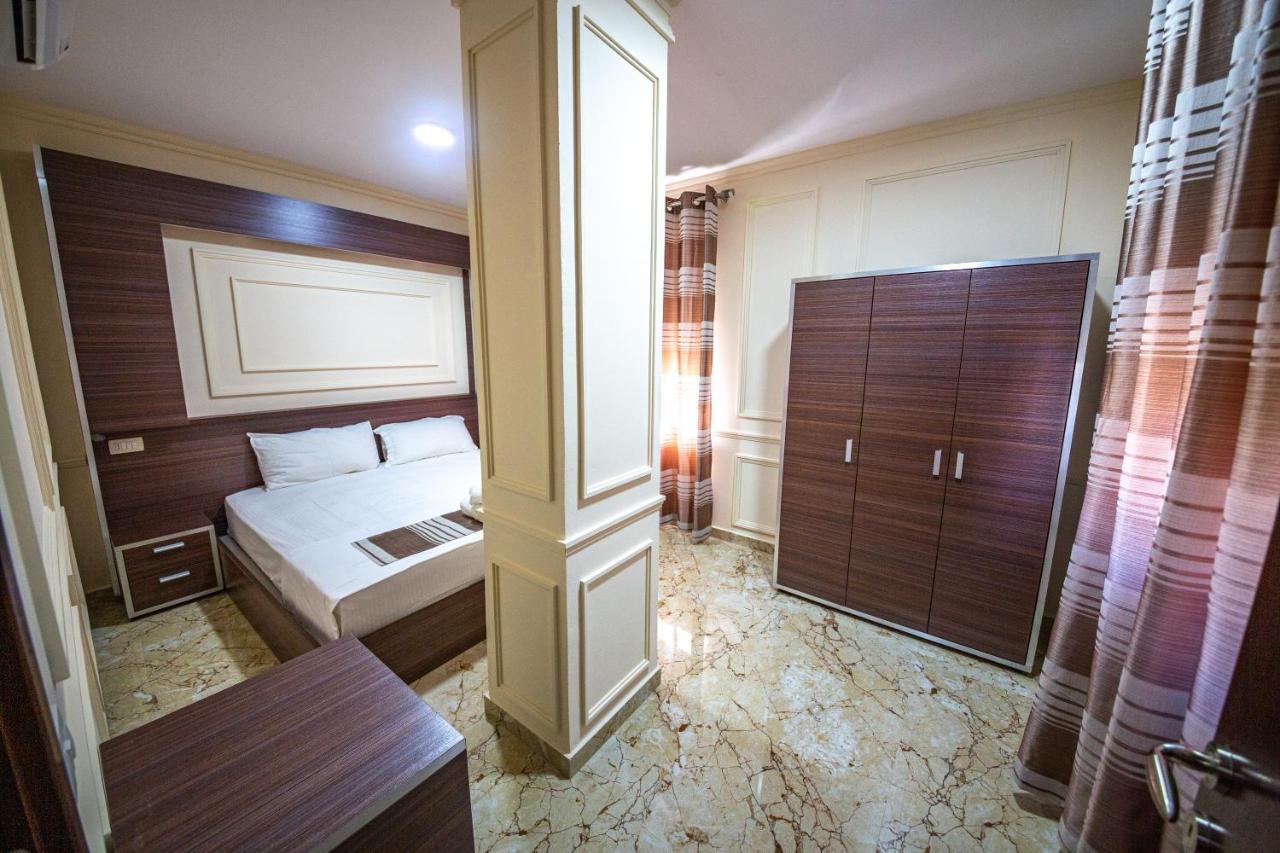 Royal Park Hotel Qerret Екстериор снимка