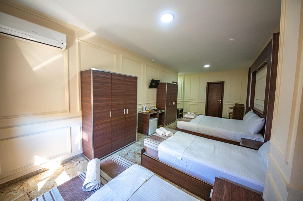 Royal Park Hotel Qerret Екстериор снимка