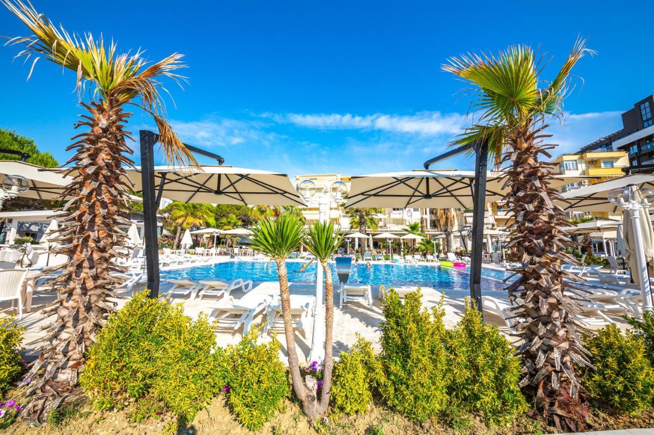 Royal Park Hotel Qerret Екстериор снимка
