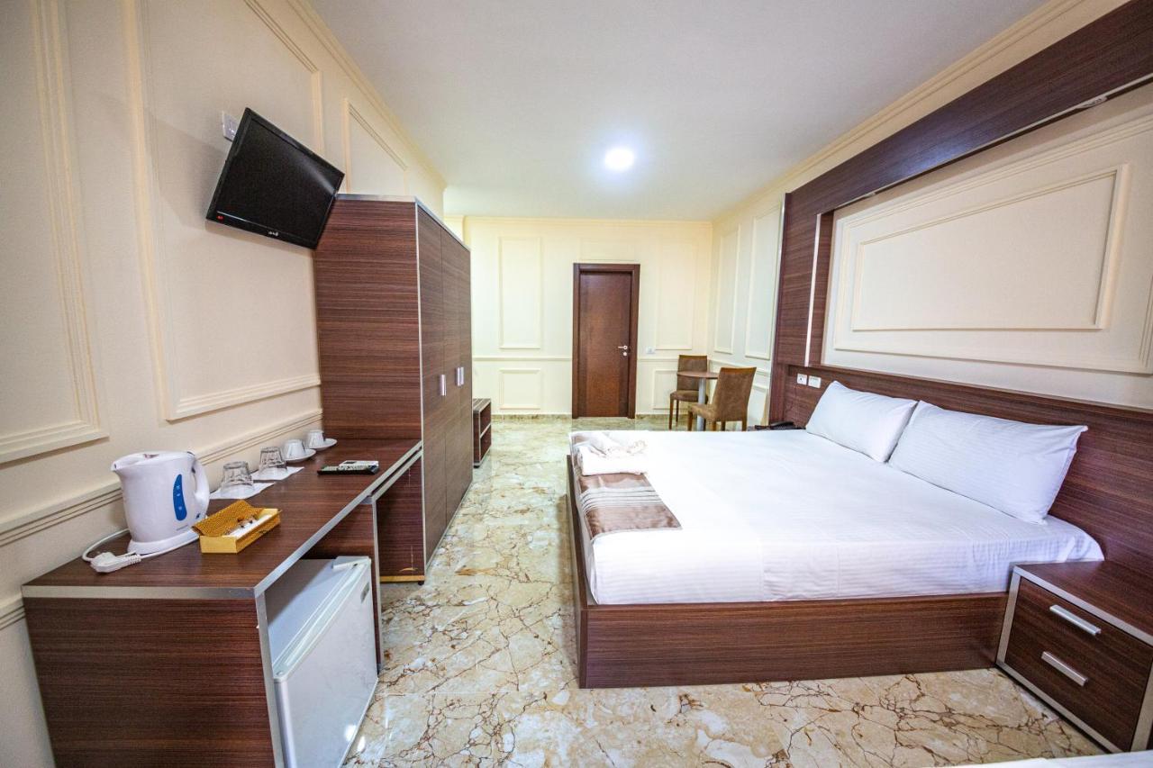 Royal Park Hotel Qerret Екстериор снимка