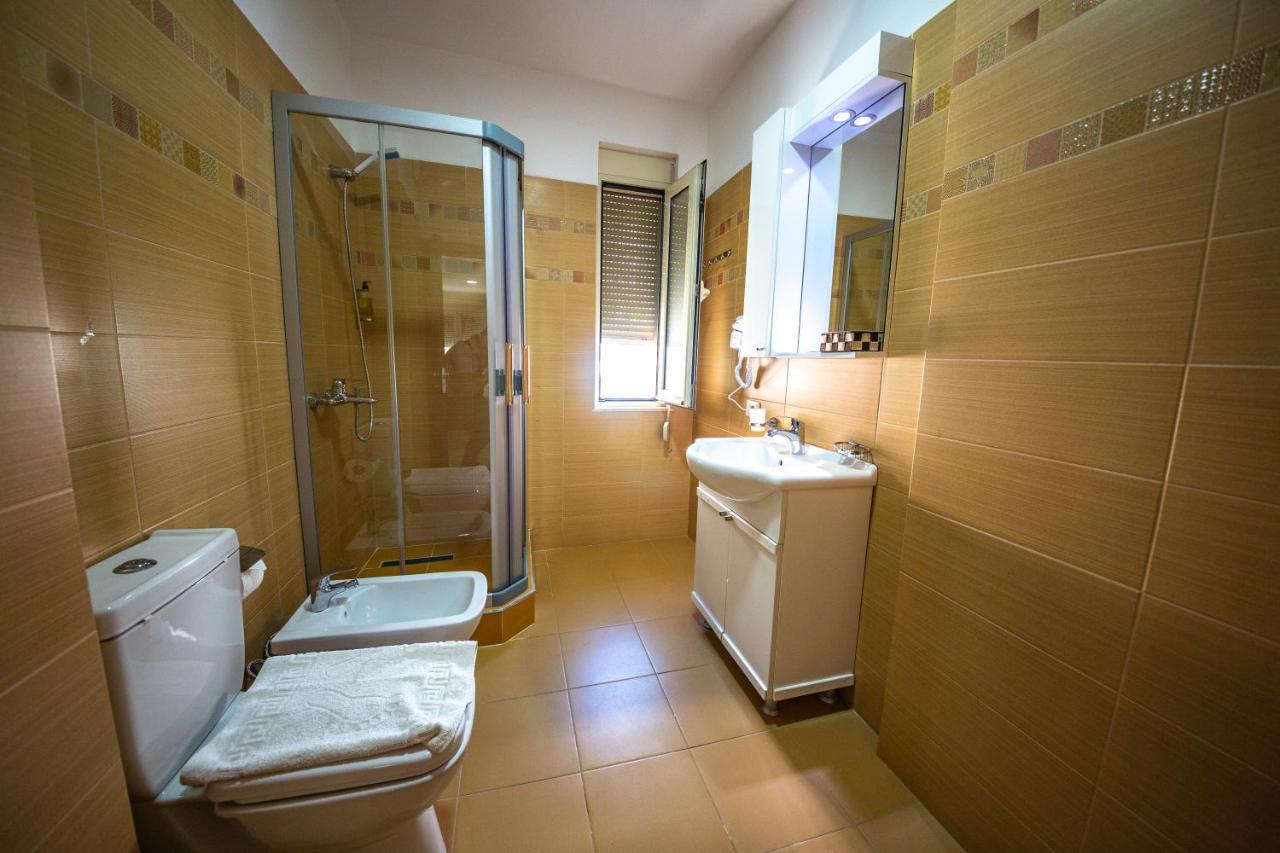 Royal Park Hotel Qerret Екстериор снимка