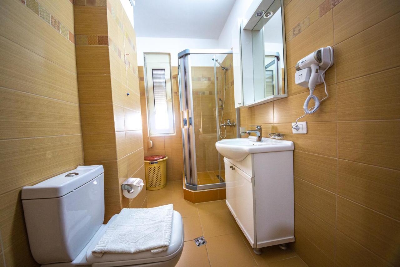 Royal Park Hotel Qerret Екстериор снимка