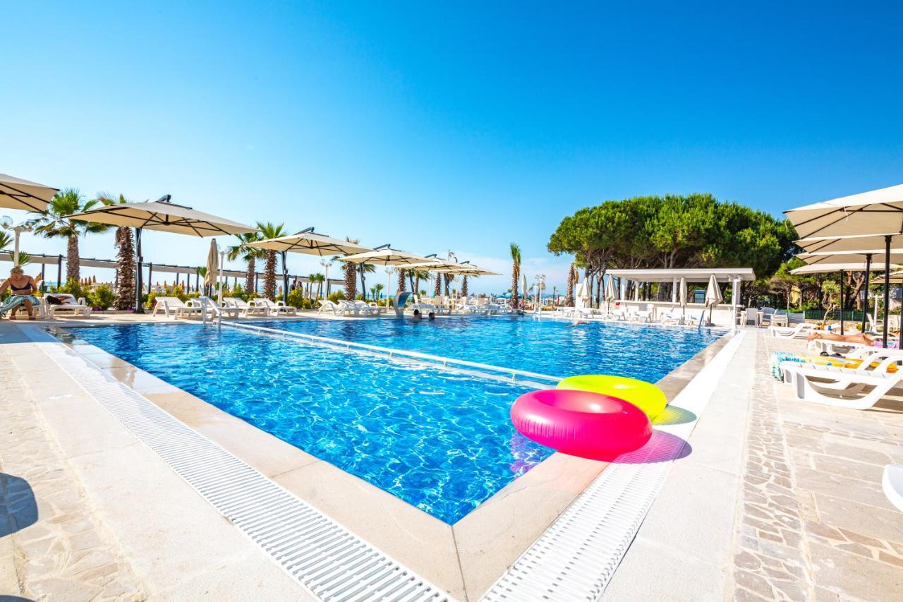 Royal Park Hotel Qerret Екстериор снимка