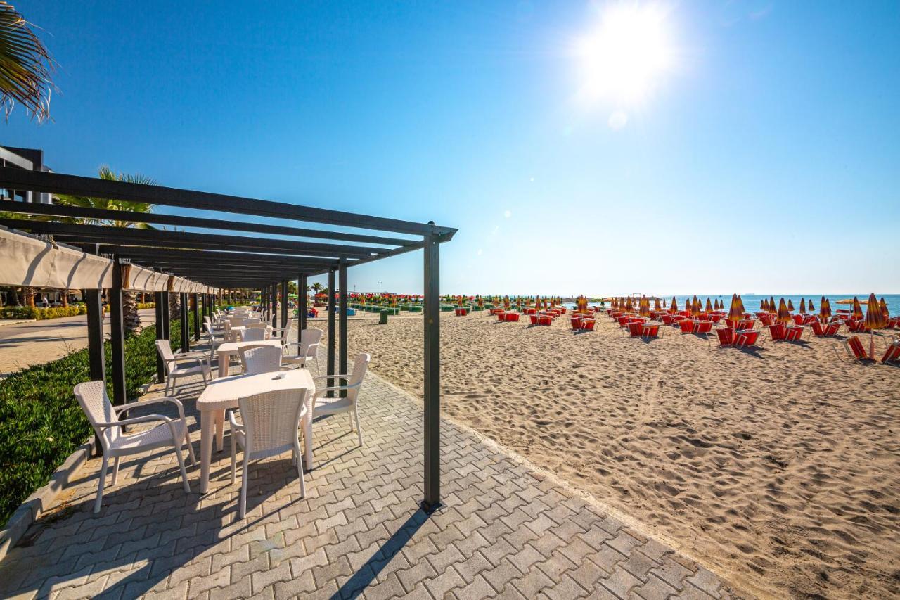 Royal Park Hotel Qerret Екстериор снимка