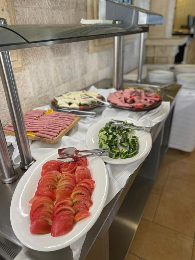 Royal Park Hotel Qerret Екстериор снимка