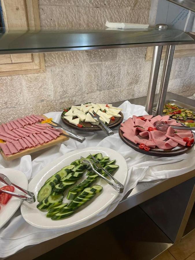 Royal Park Hotel Qerret Екстериор снимка