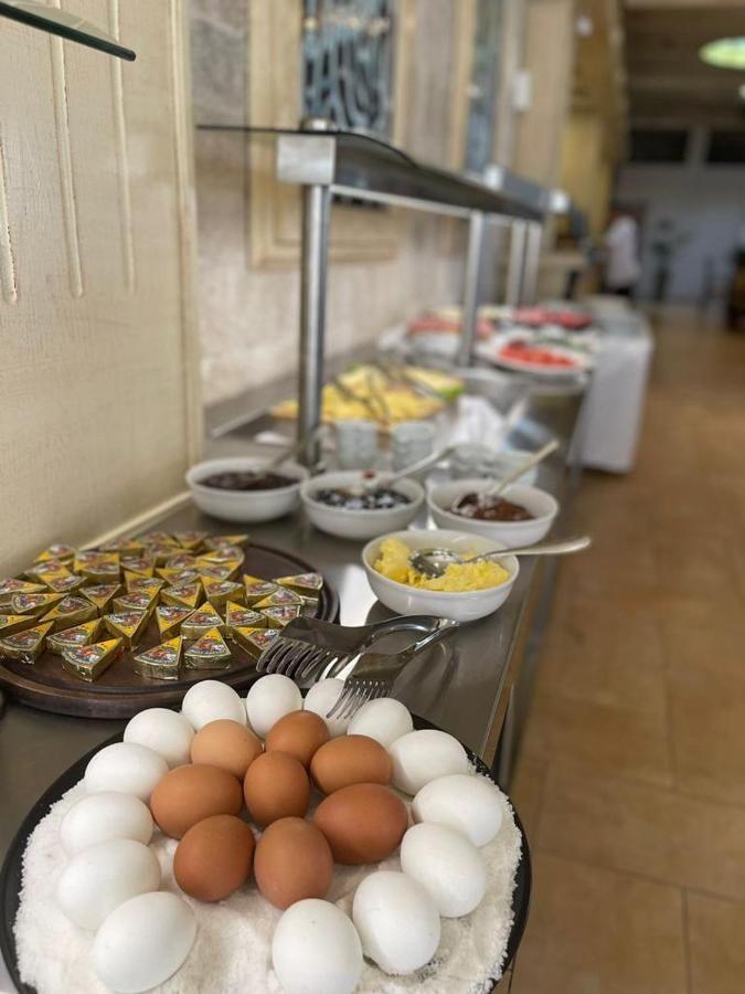 Royal Park Hotel Qerret Екстериор снимка