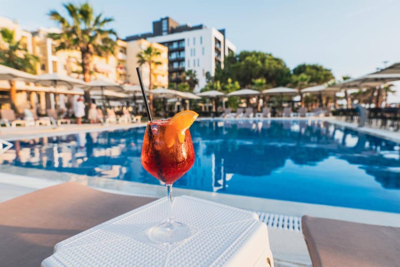 Royal Park Hotel Qerret Екстериор снимка