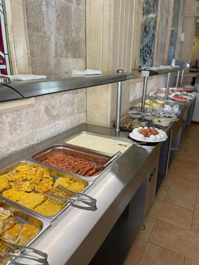 Royal Park Hotel Qerret Екстериор снимка