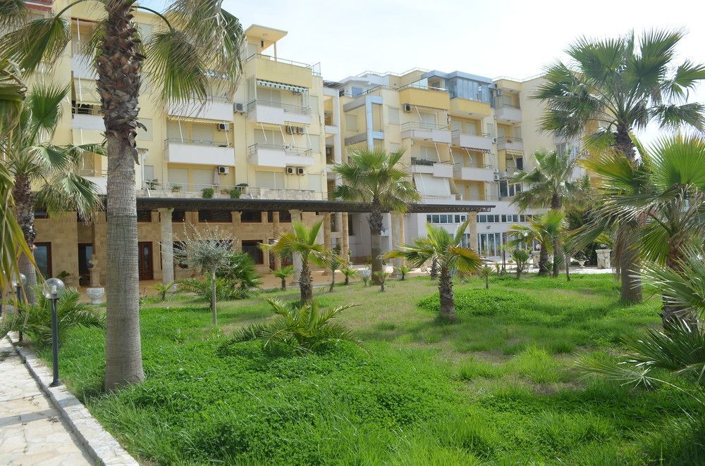 Royal Park Hotel Qerret Екстериор снимка