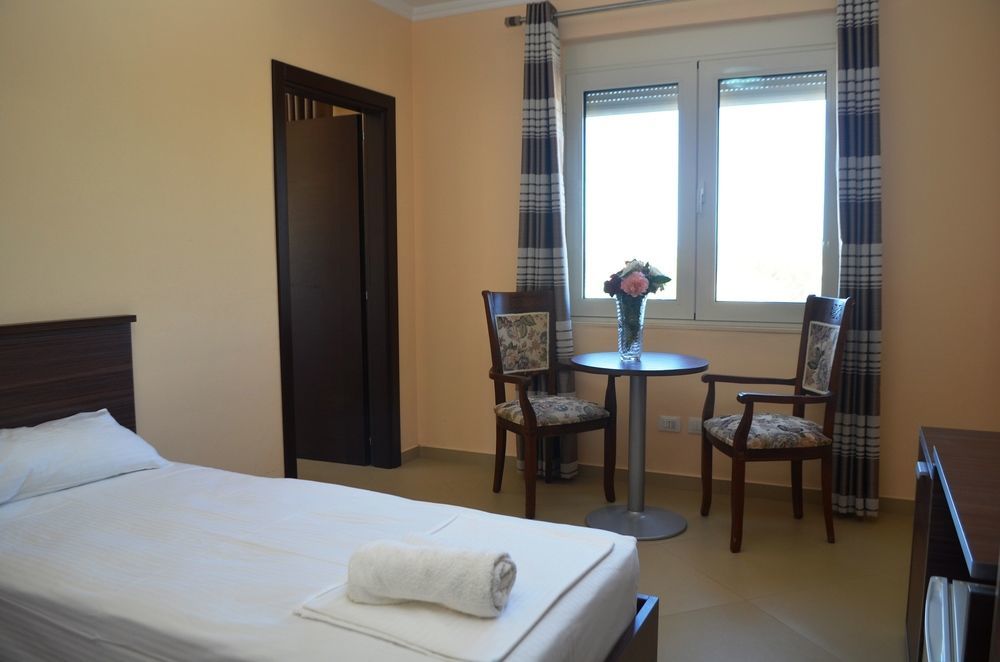 Royal Park Hotel Qerret Екстериор снимка