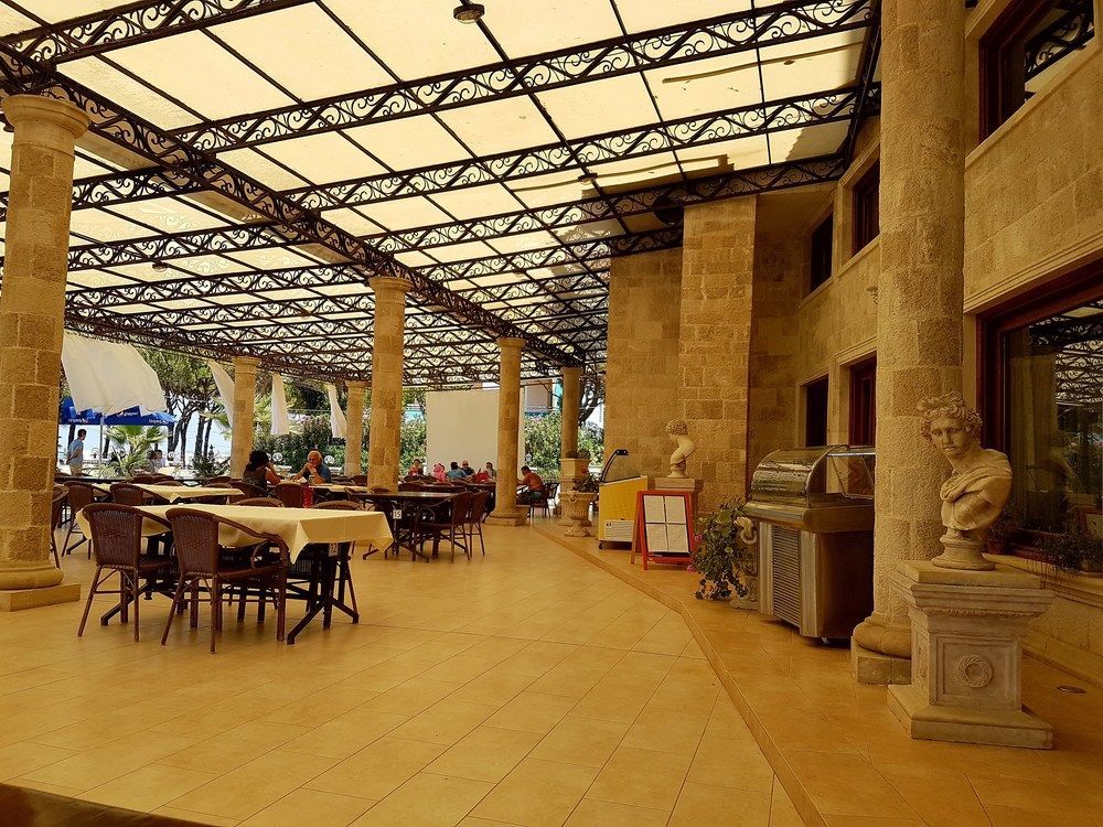 Royal Park Hotel Qerret Екстериор снимка